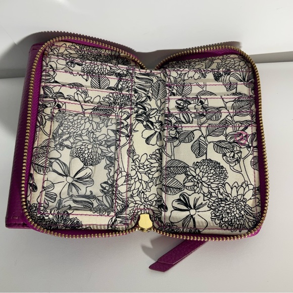 Vera Bradley Full Zip & Snap Closure Wallet Fabric Interior Cash & Card Slots - Picture 8 of 15